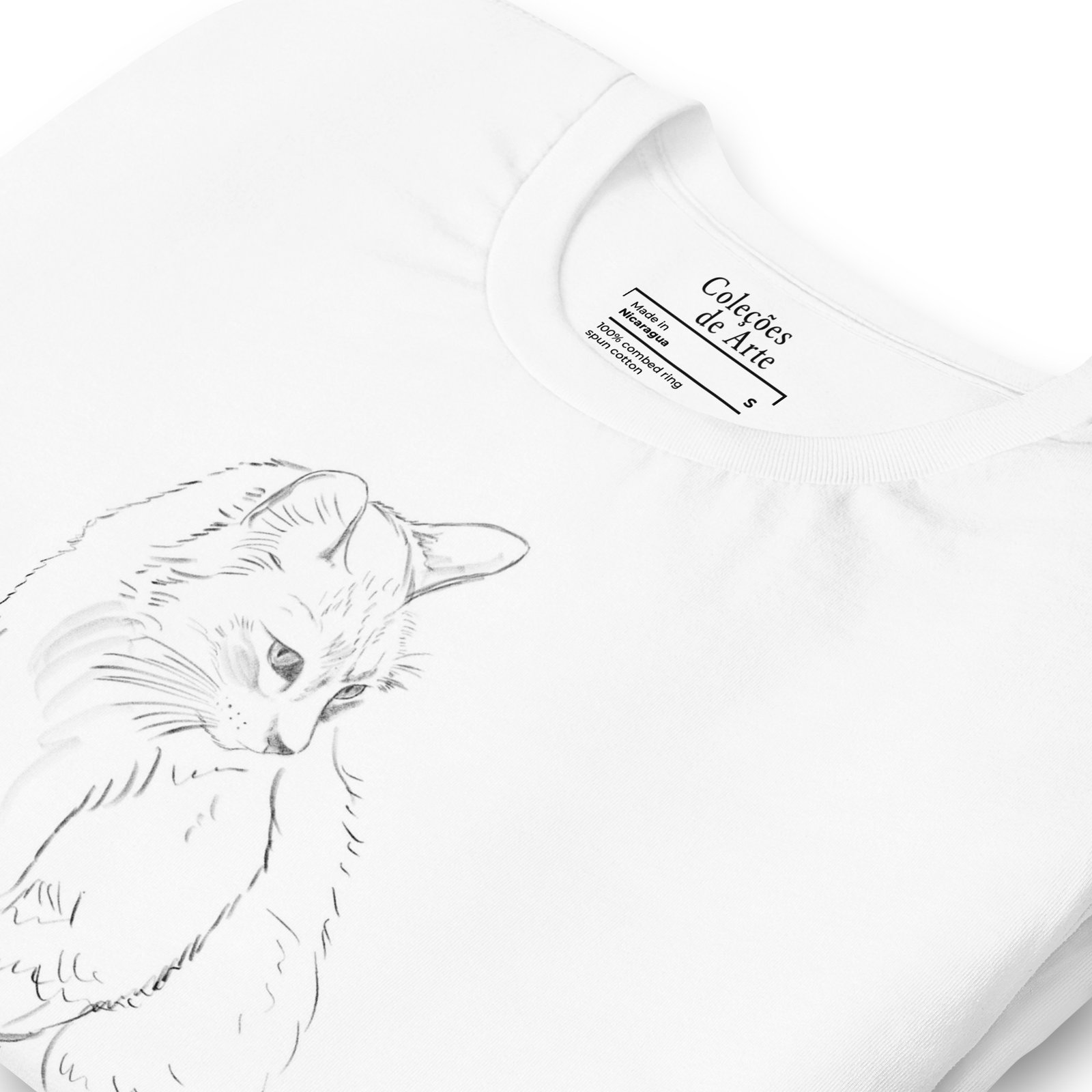 Camiseta unissex - Desenho do gato entre as folhas no jardim. - Imagem 3